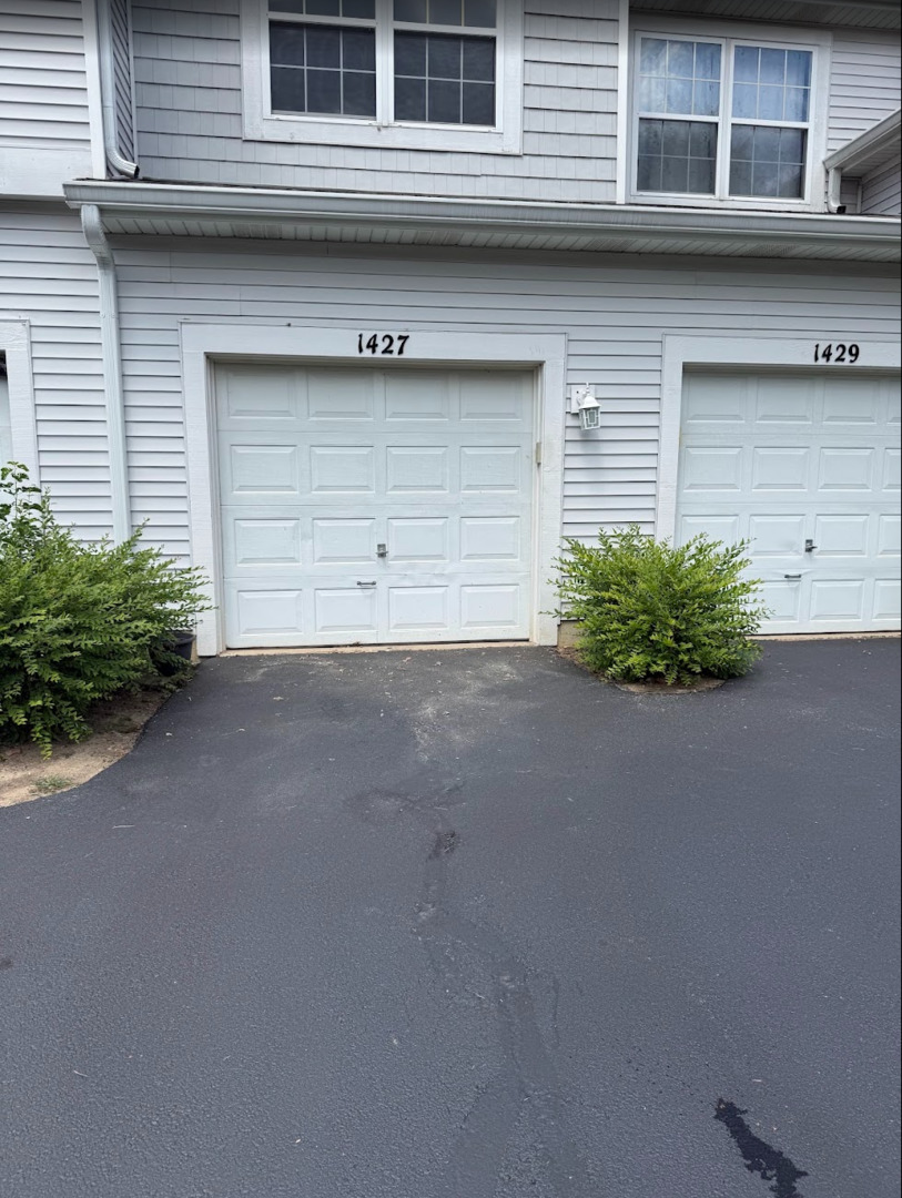 1427 Meadowsedge Lane Property Photo 2