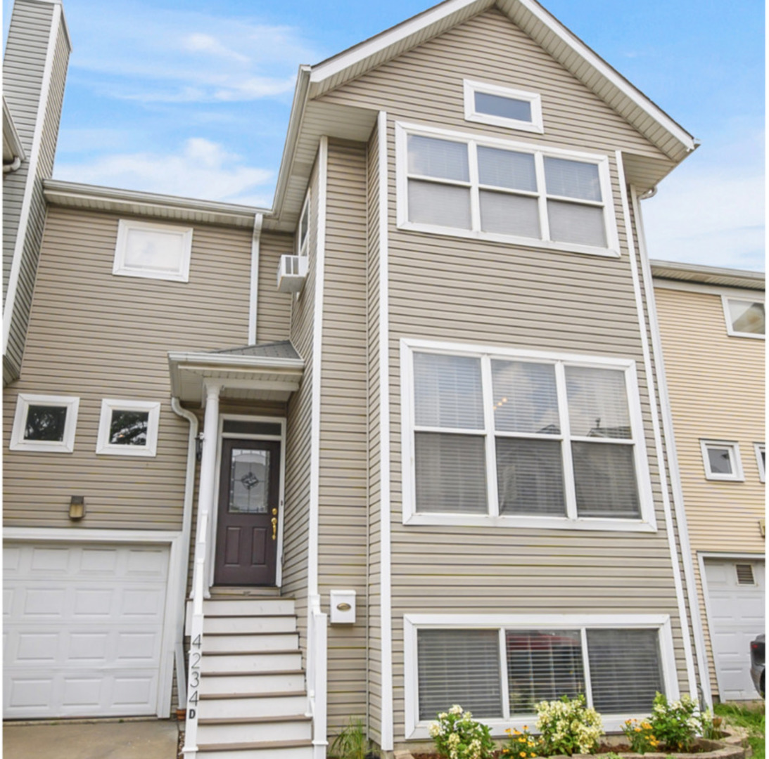4234 N Kolmar #d Avenue Property Photo 1