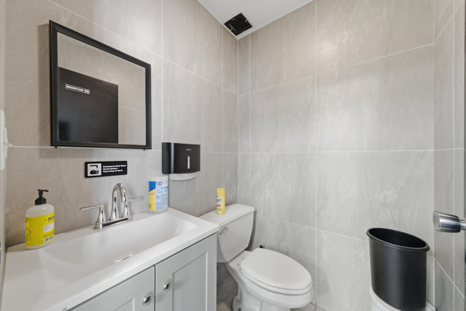 1831 N Lorel Avenue Property Photo 3