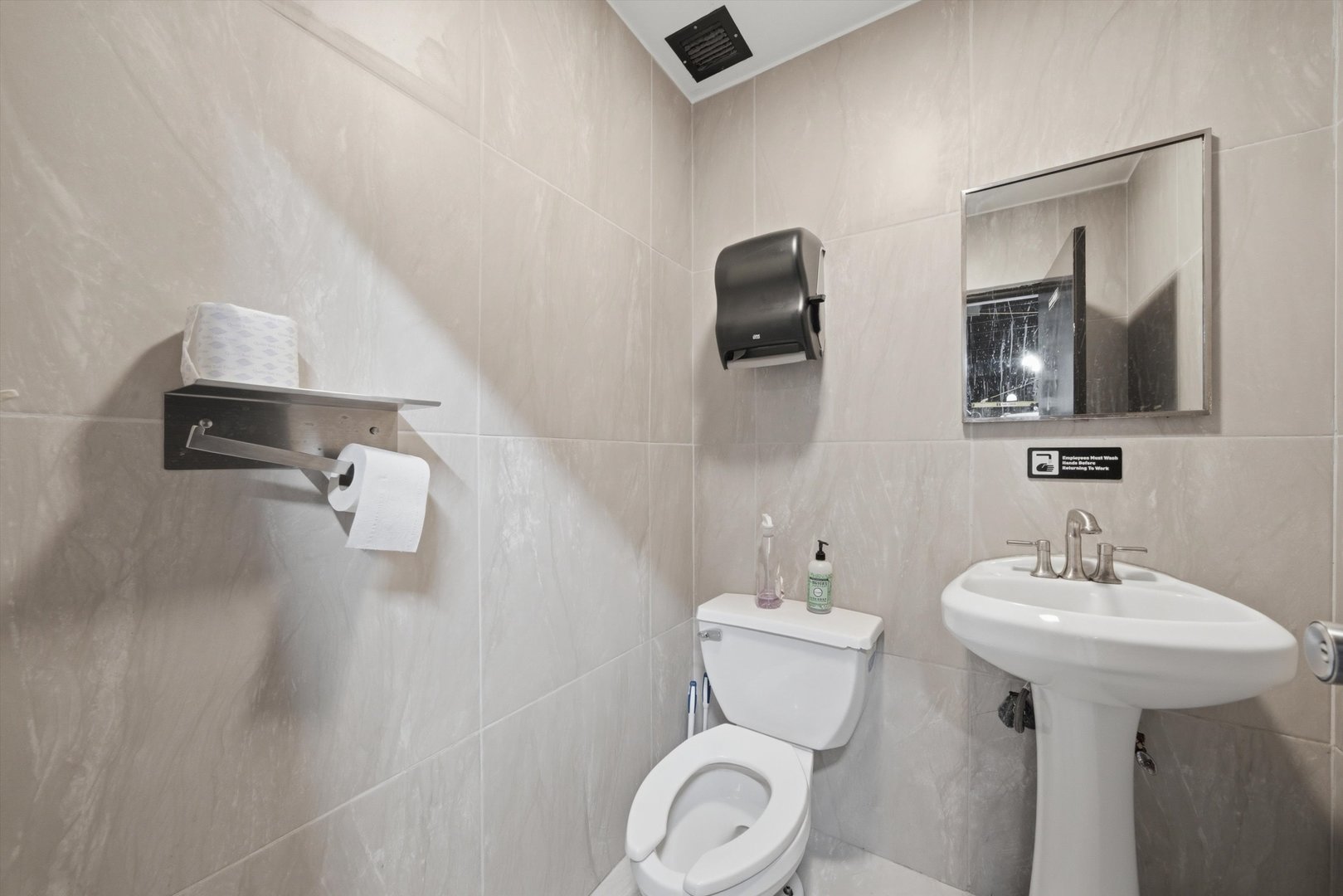 1831 N Lorel Avenue Property Photo 4