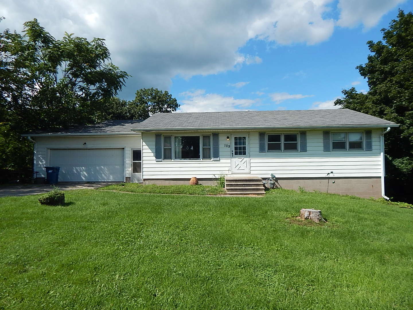 109 E 6th Street Property Photo 1