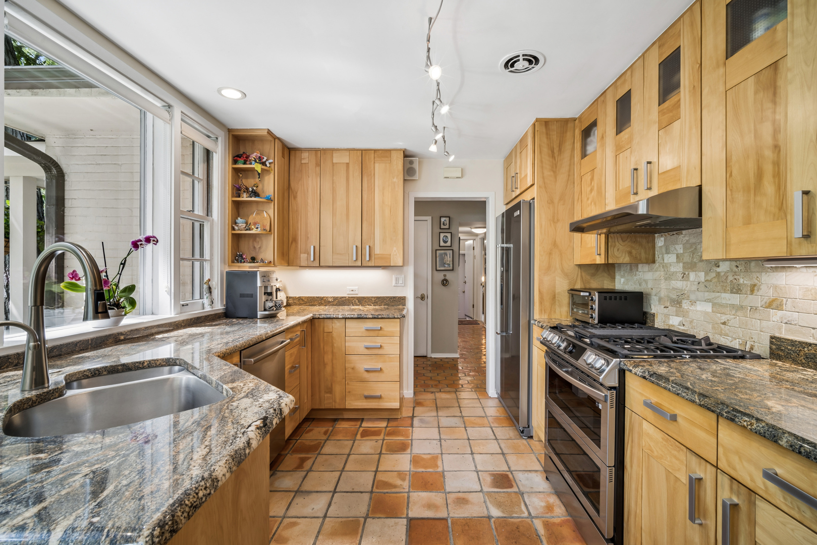 1557 Cavell Avenue Property Photo 8
