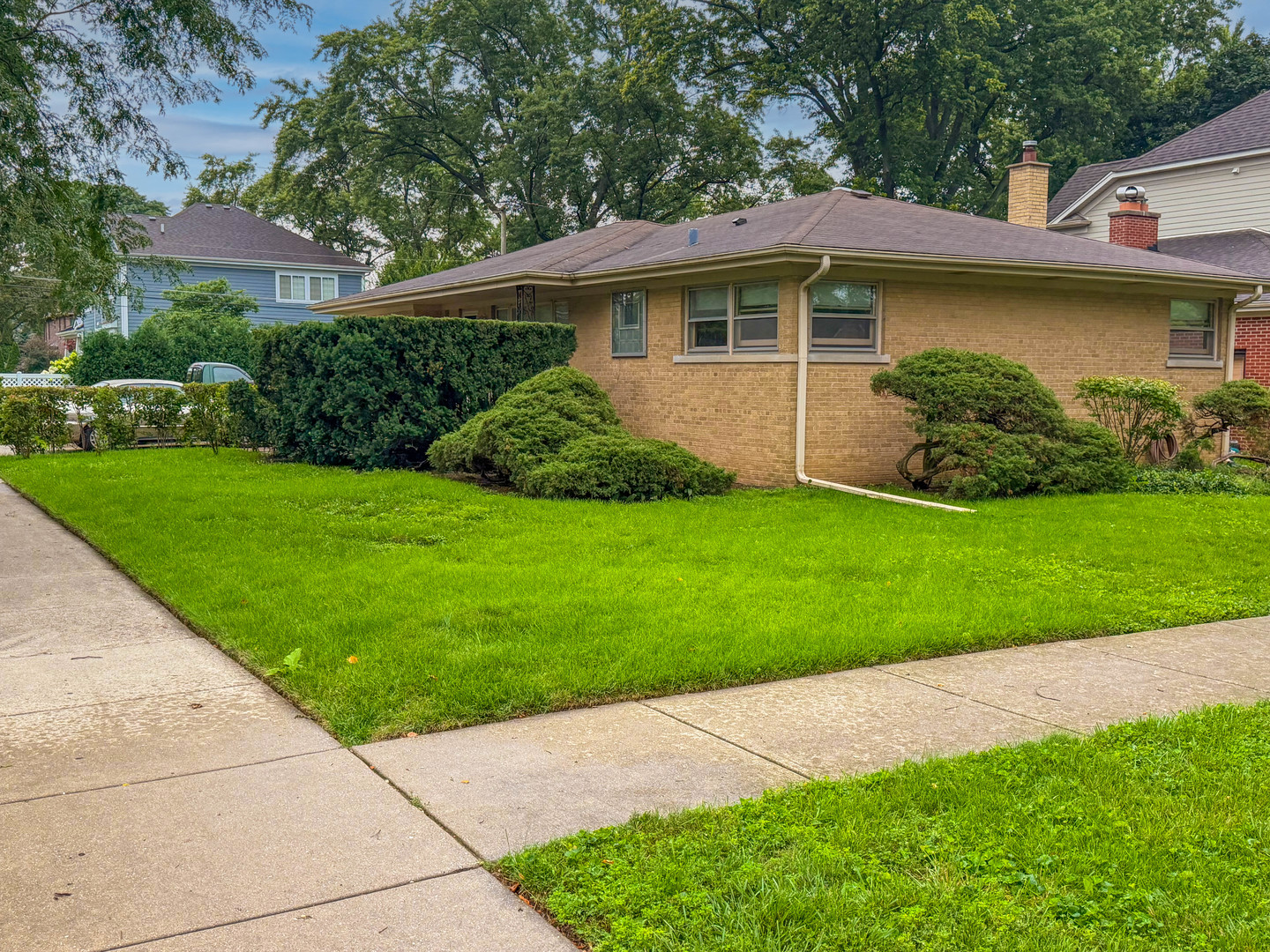 2105 E Kensington Road Property Photo 4