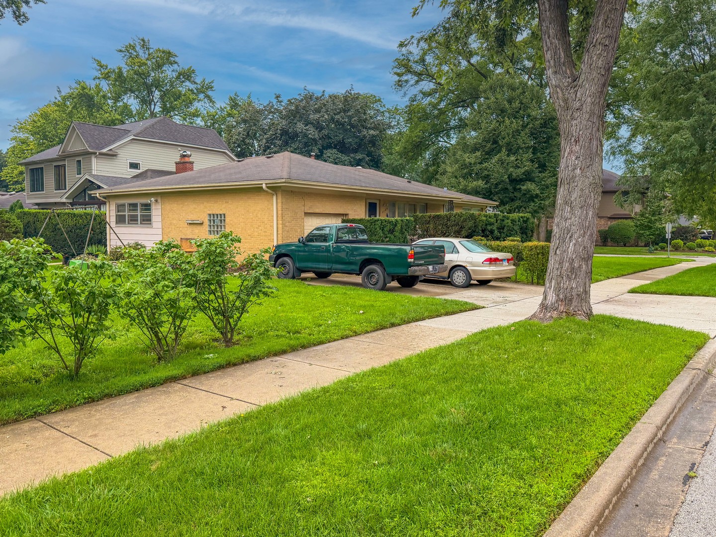 2105 E Kensington Road Property Photo 6