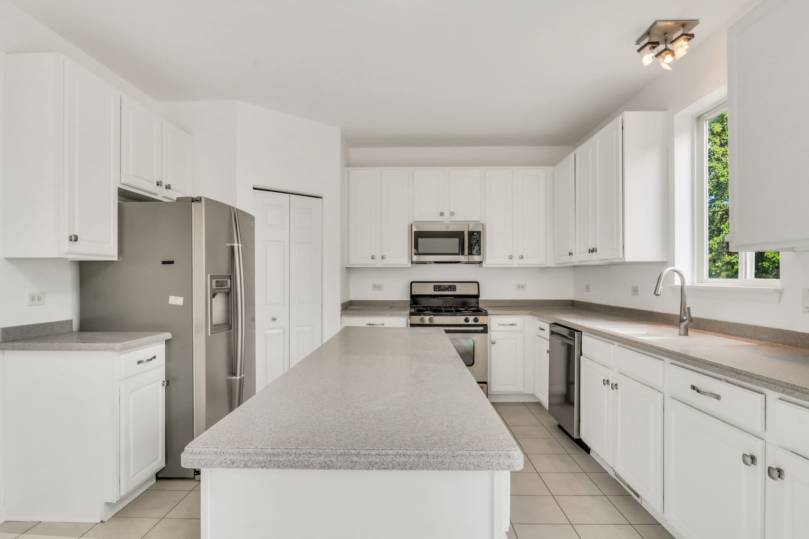 1015 Timber Lake Drive Property Photo 17