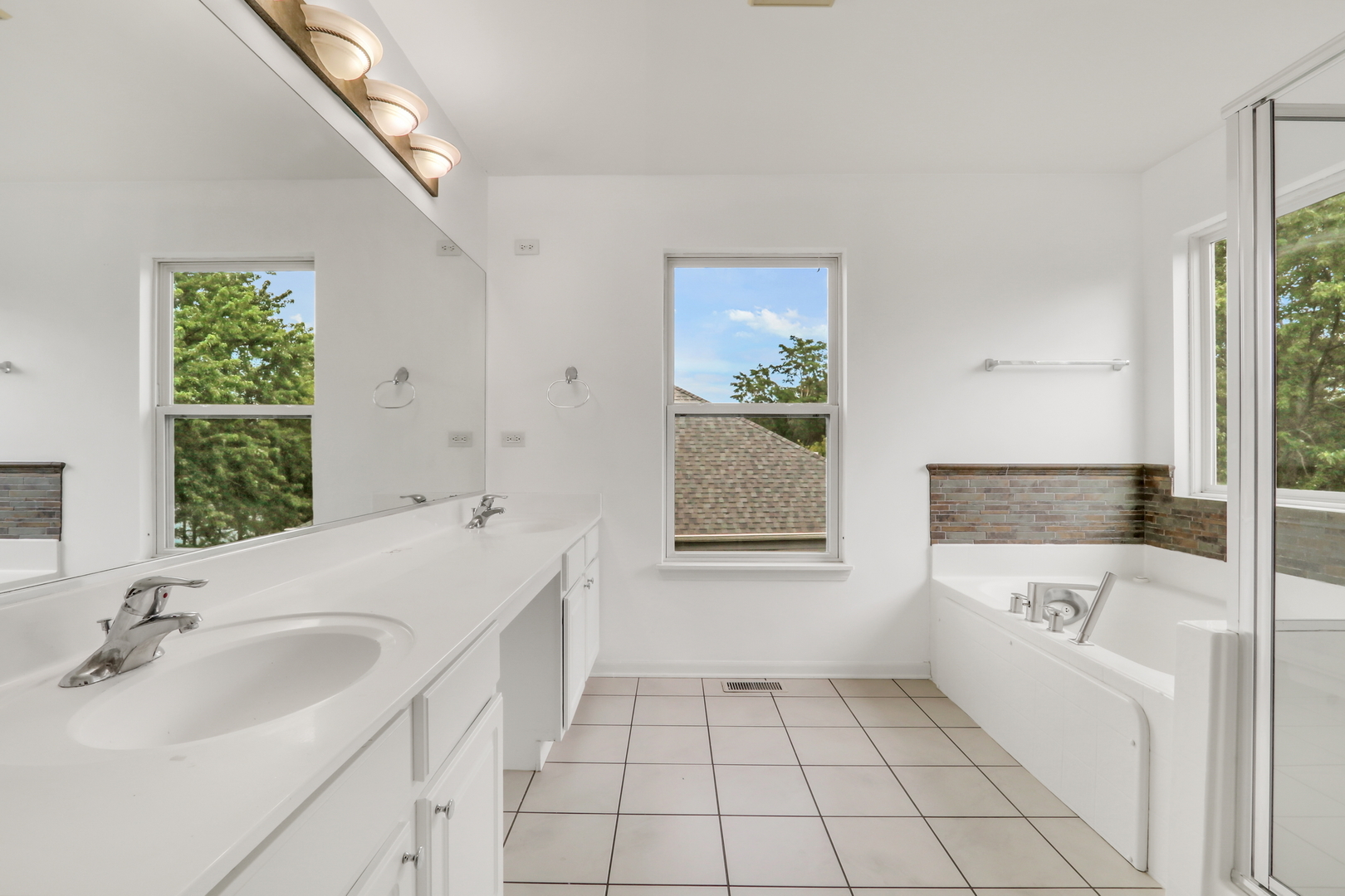 1015 Timber Lake Drive Property Photo 40