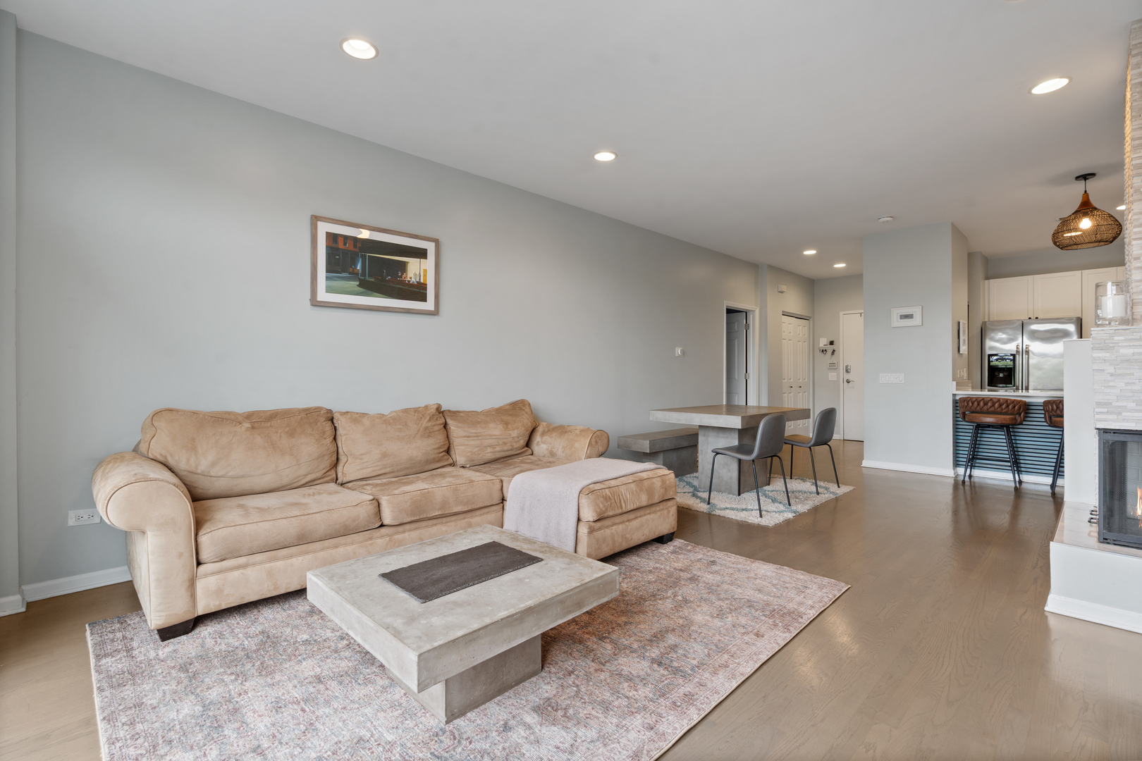 2040 W Belmont Avenue 405 Property Photo 5
