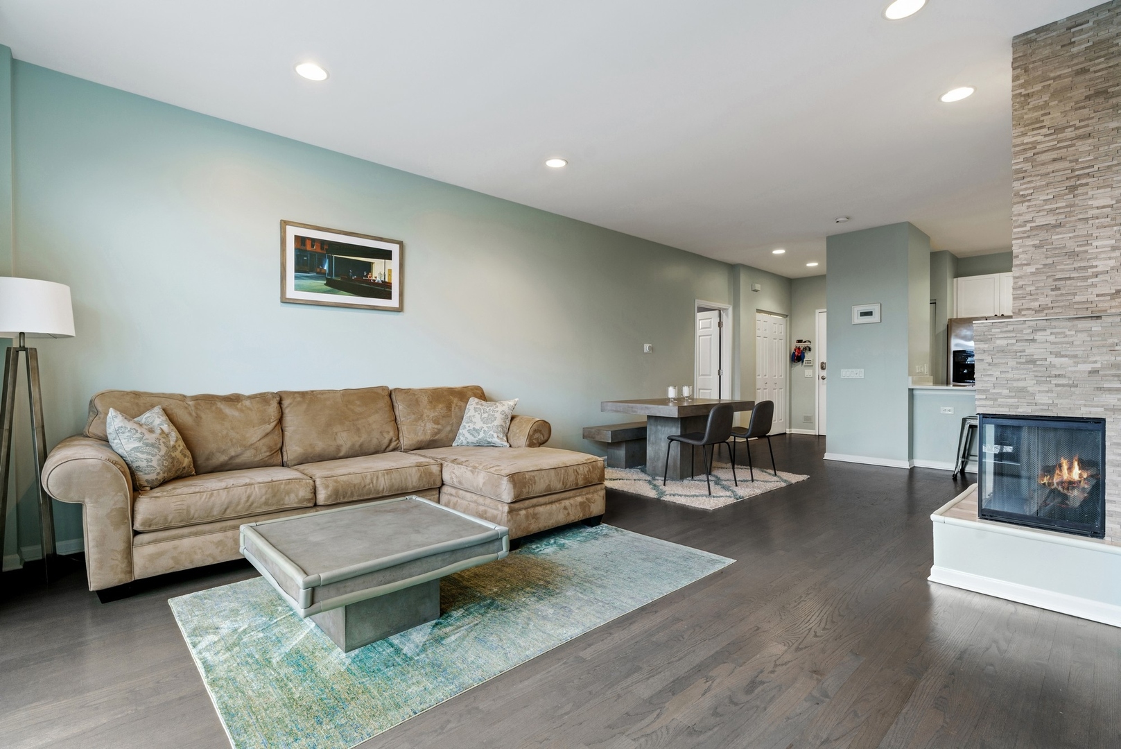 2040 W Belmont Avenue 405 Property Photo 10