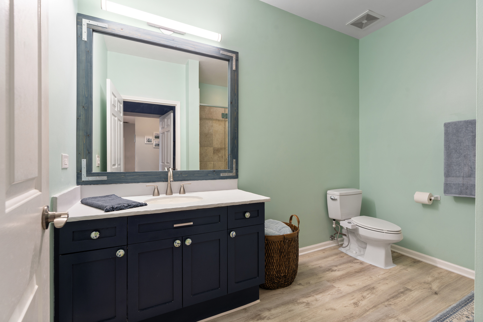 2040 W Belmont Avenue 405 Property Photo 12