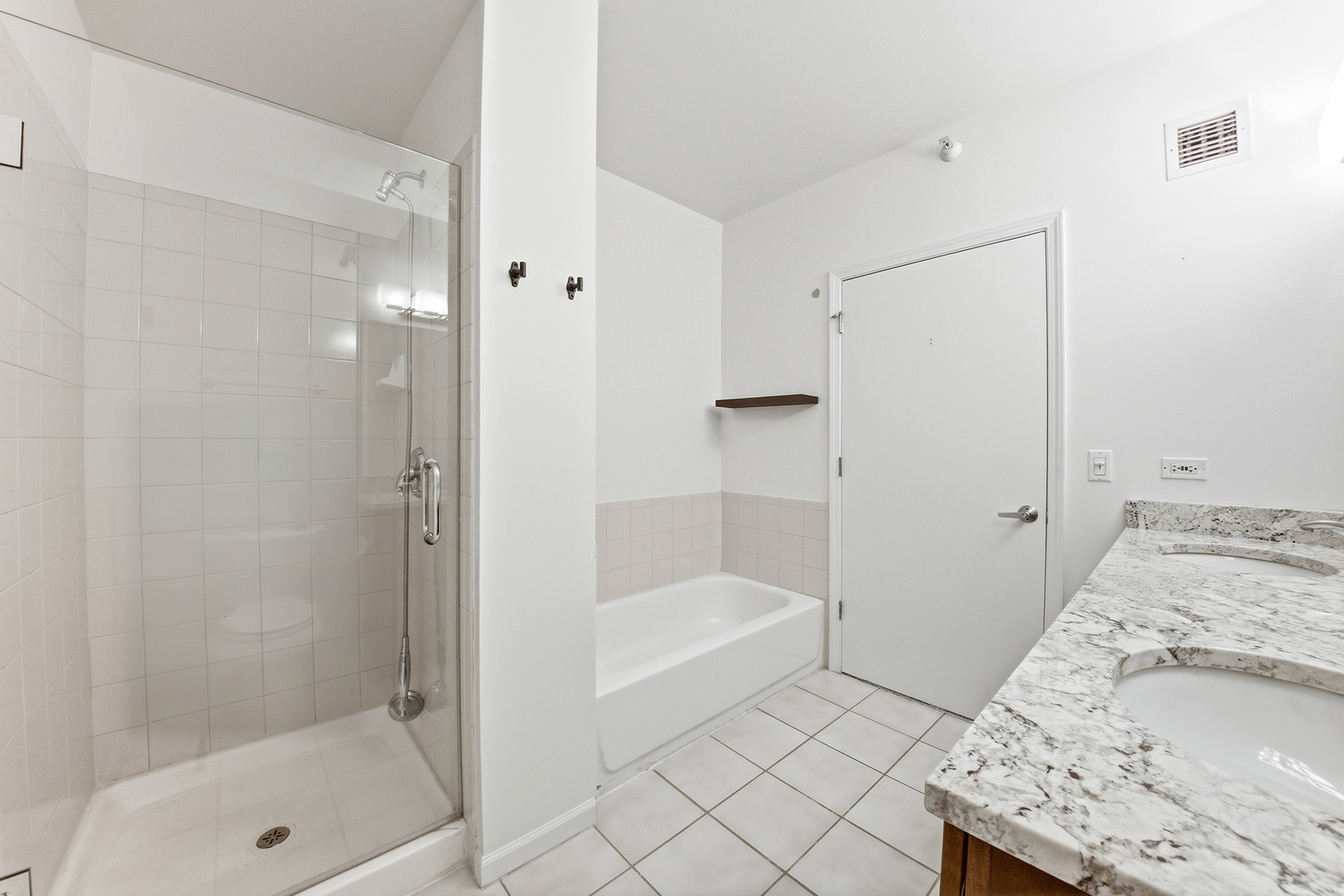 600 N Dearborn Street 1501 Property Photo 17