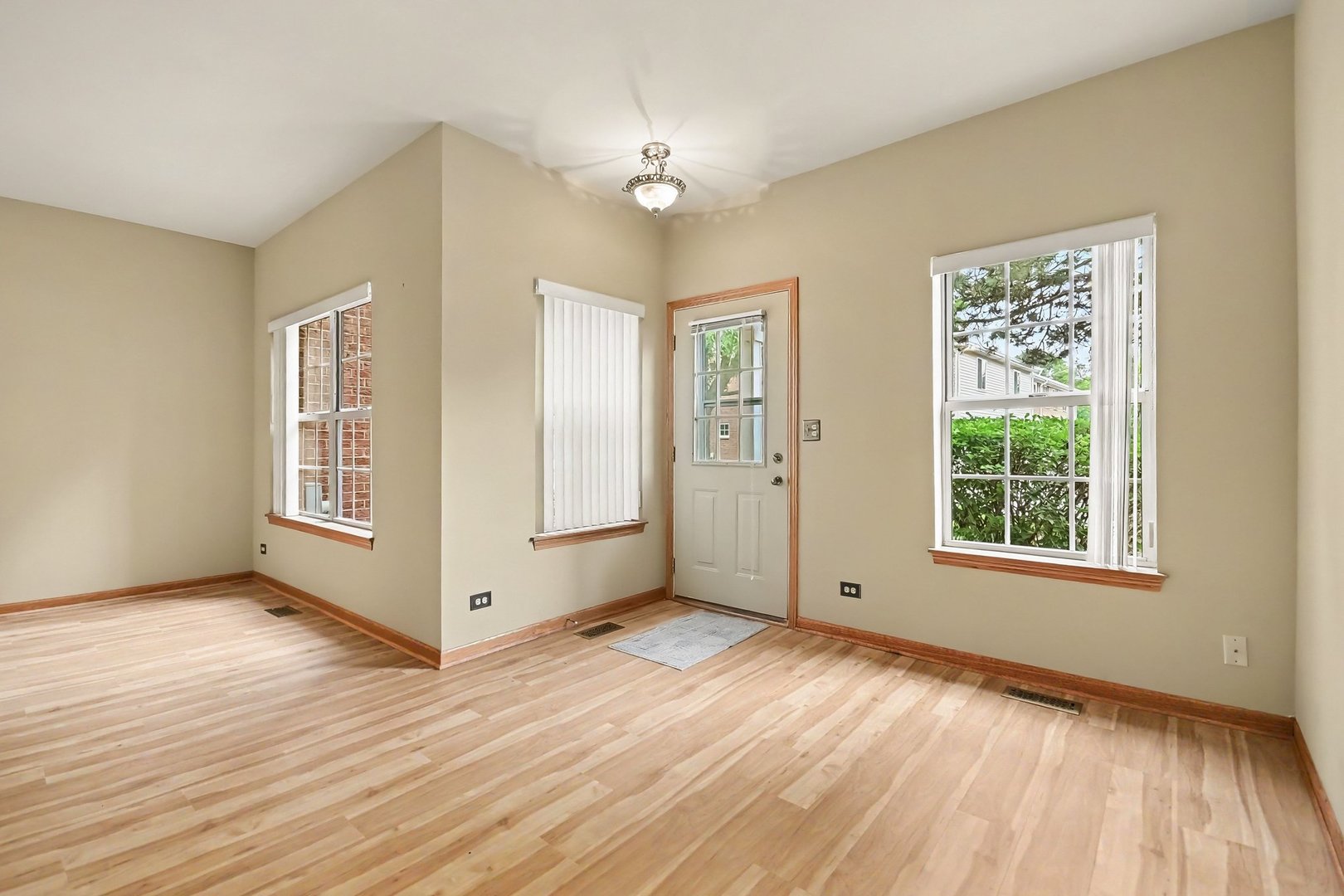 3 4 Seasons Court Property Photo 3
