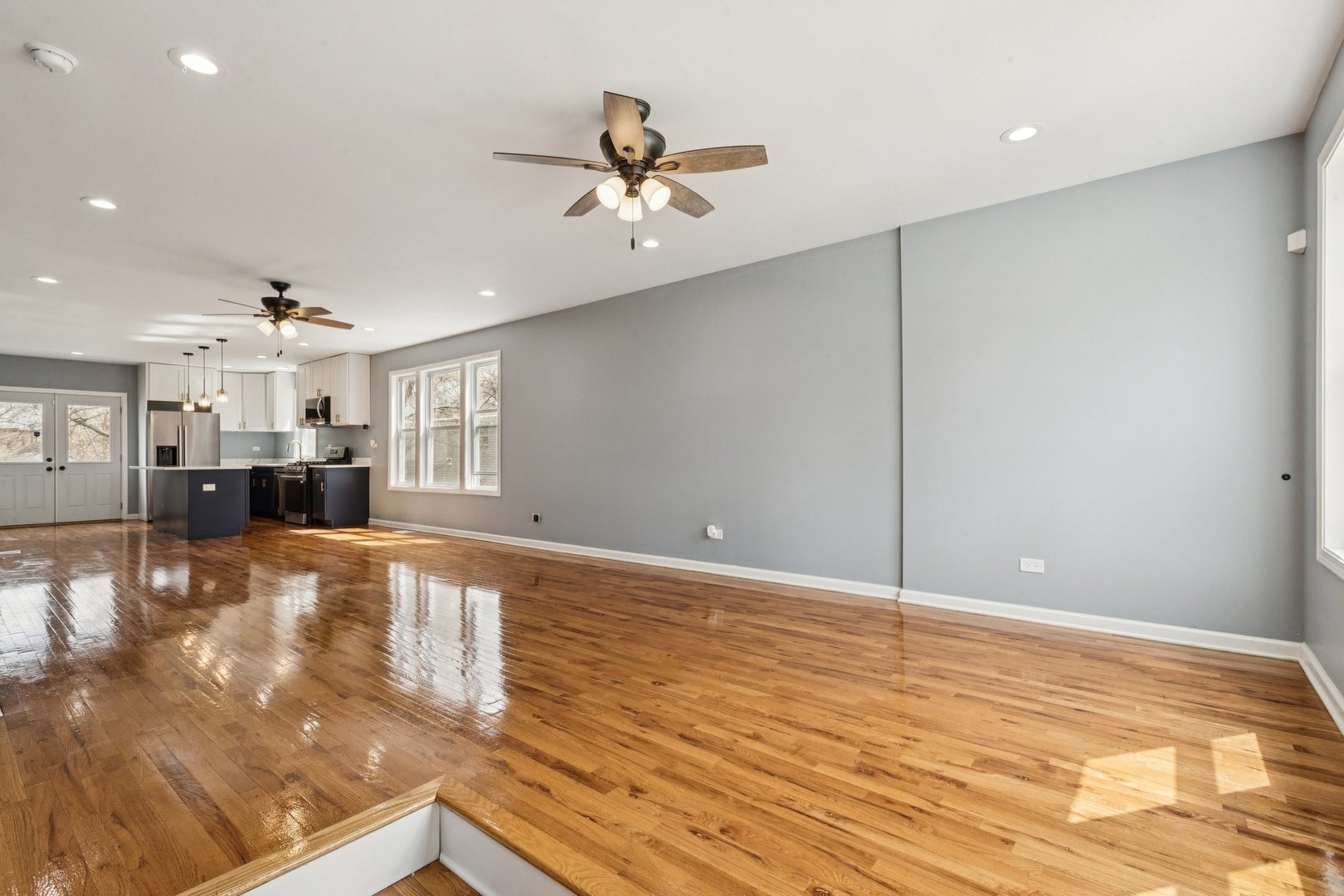 9935 S Winston Avenue Property Photo 3