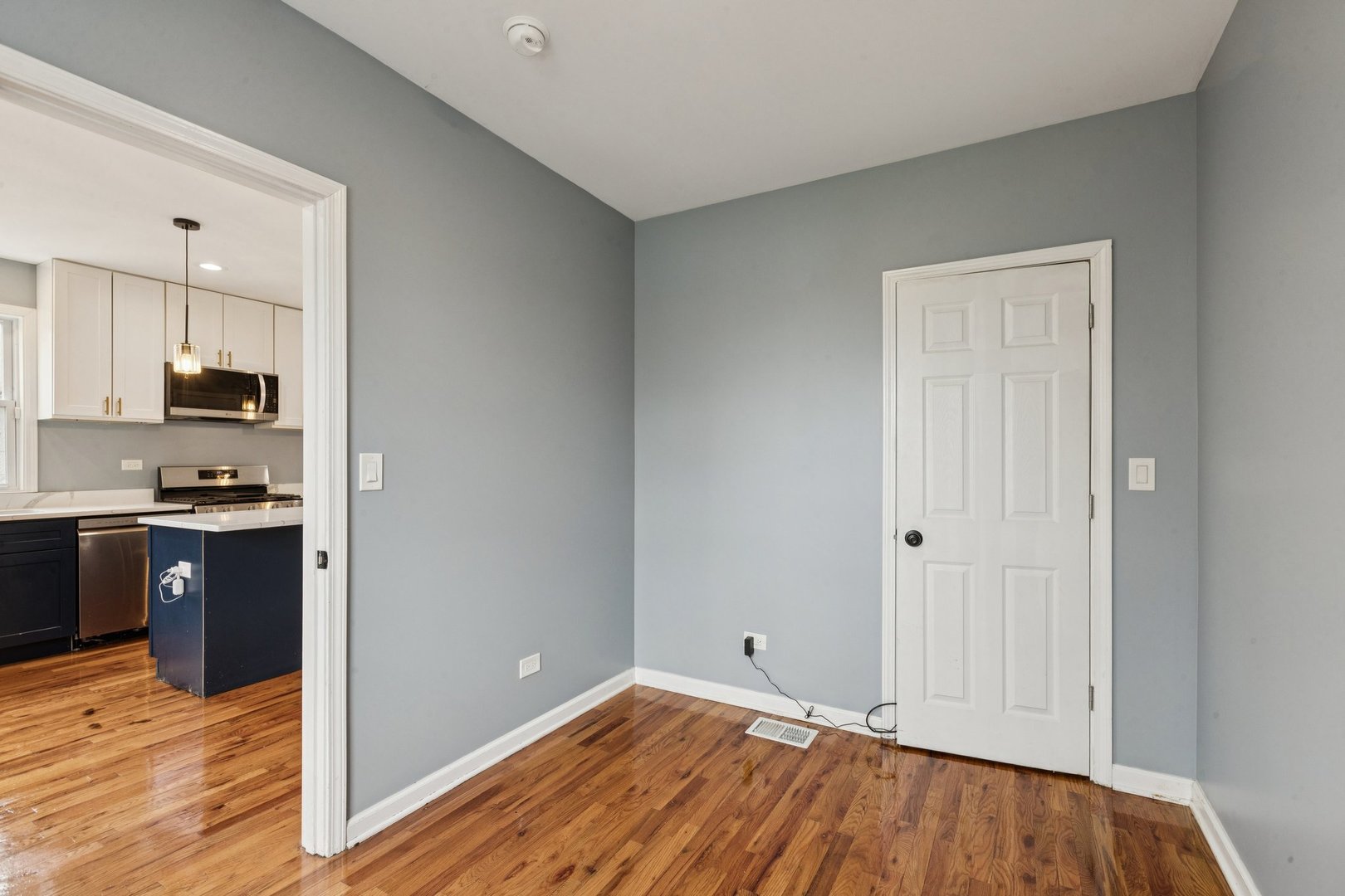 9935 S Winston Avenue Property Photo 11