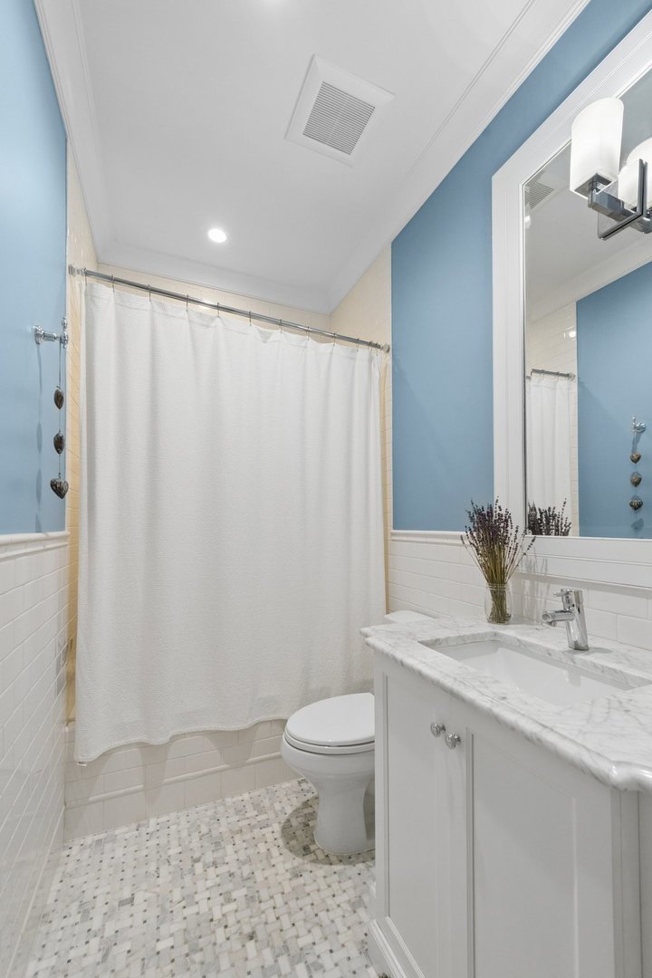 1909 N Bissell Street 2 Property Photo 13