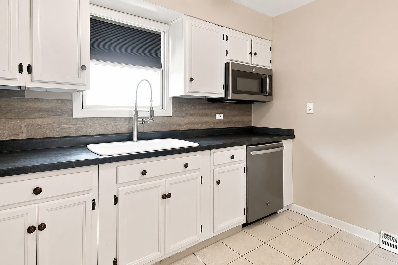 534 Whitney Avenue Property Photo 11