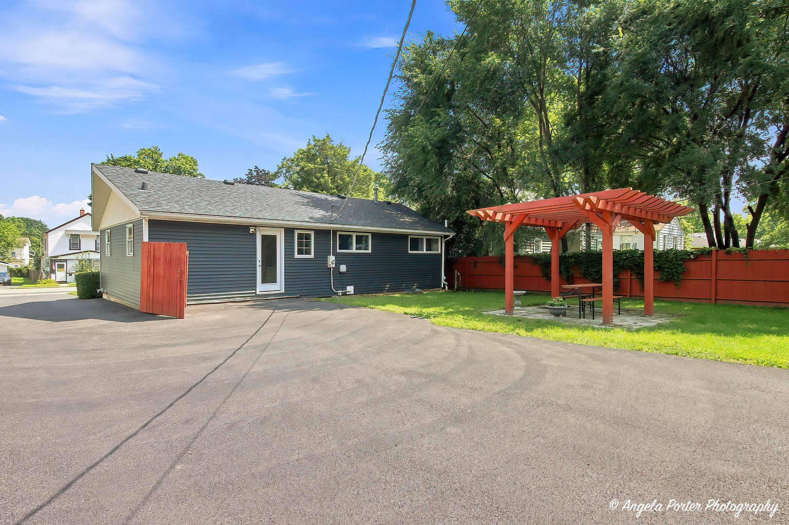 534 Whitney Avenue Property Photo 23