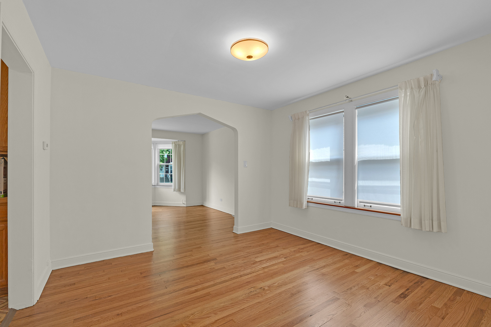9932 S Maplewood Avenue Property Photo 7