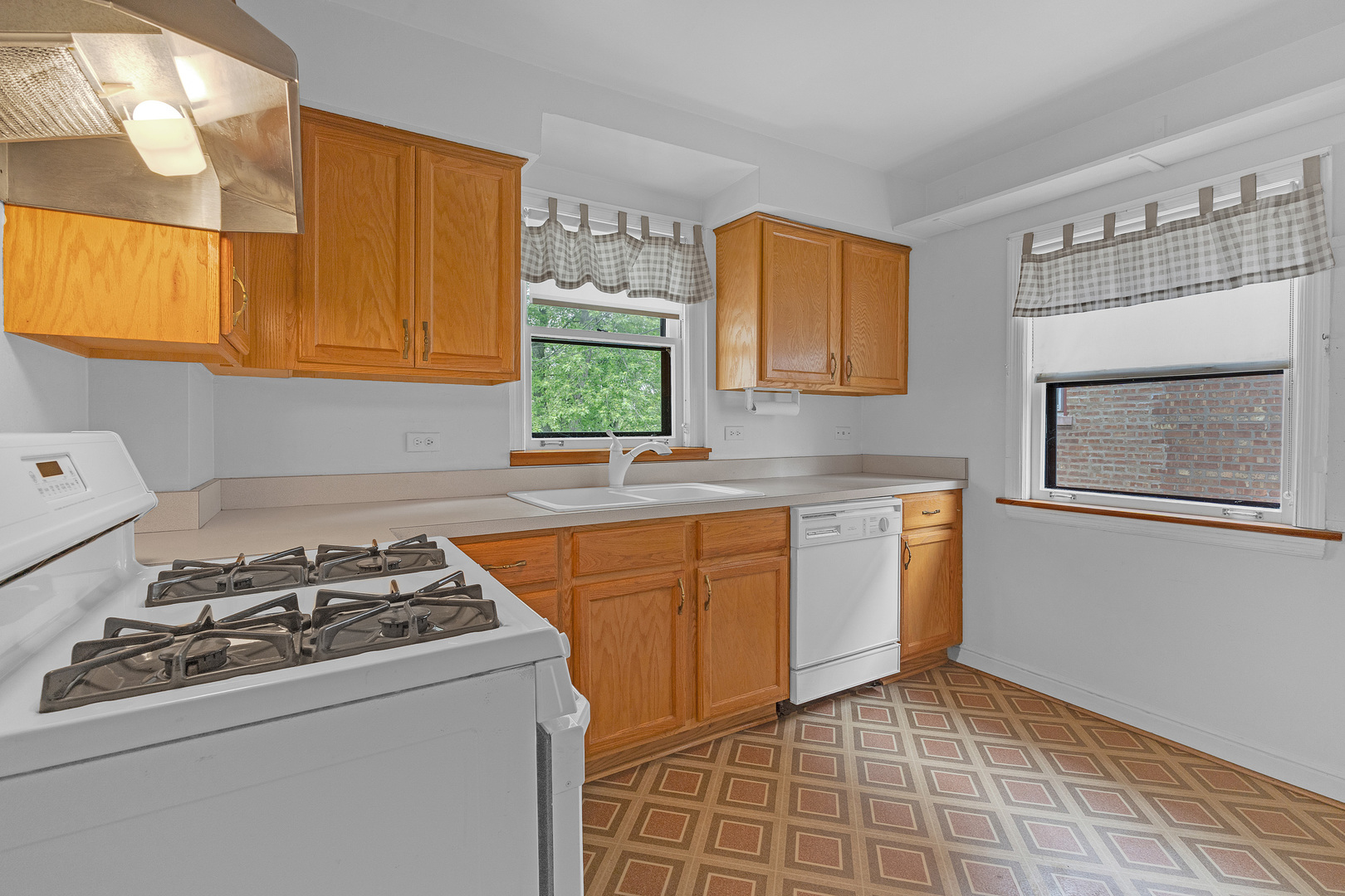 9932 S Maplewood Avenue Property Photo 9