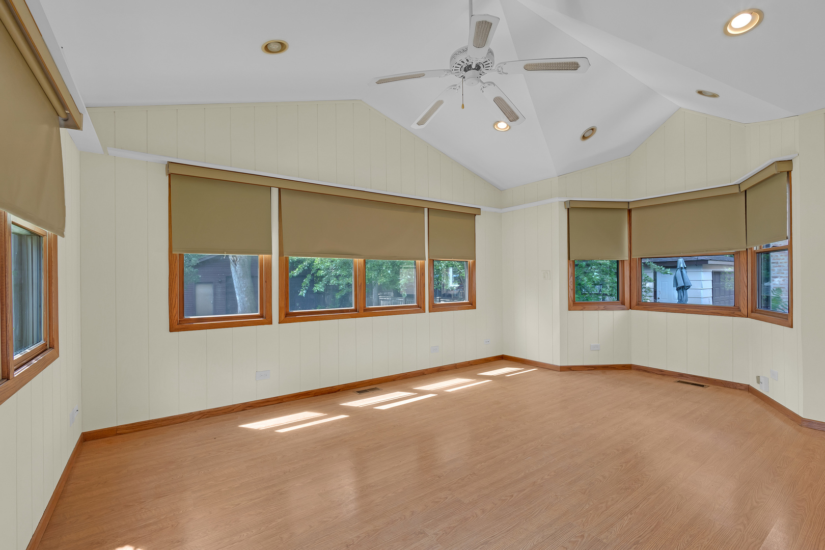 9932 S Maplewood Avenue Property Photo 12