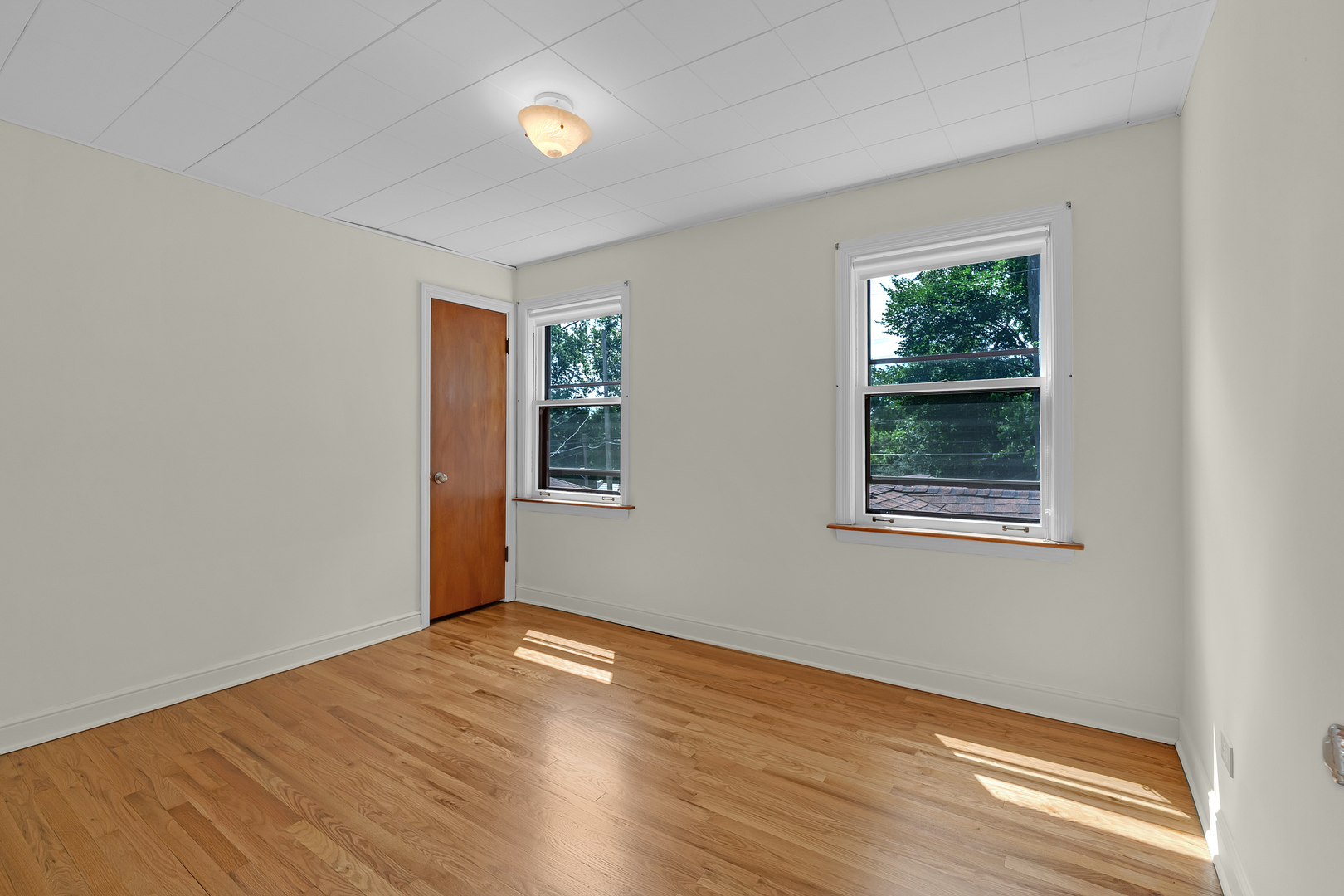 9932 S Maplewood Avenue Property Photo 18