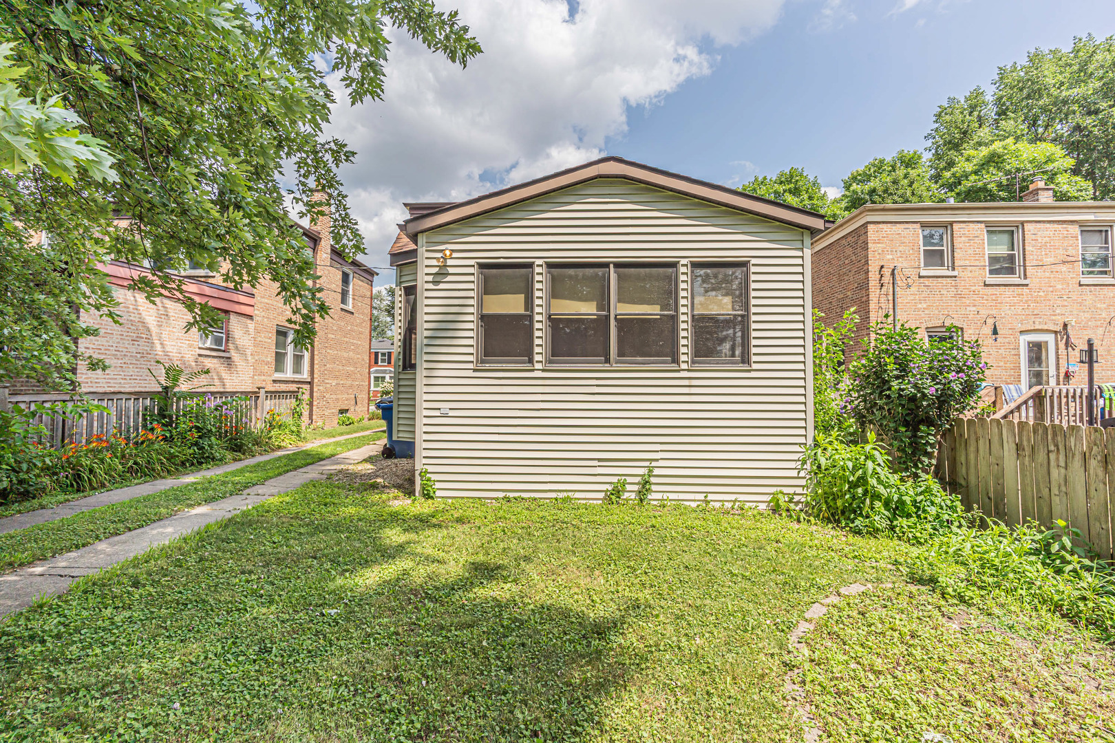 9932 S Maplewood Avenue Property Photo 25