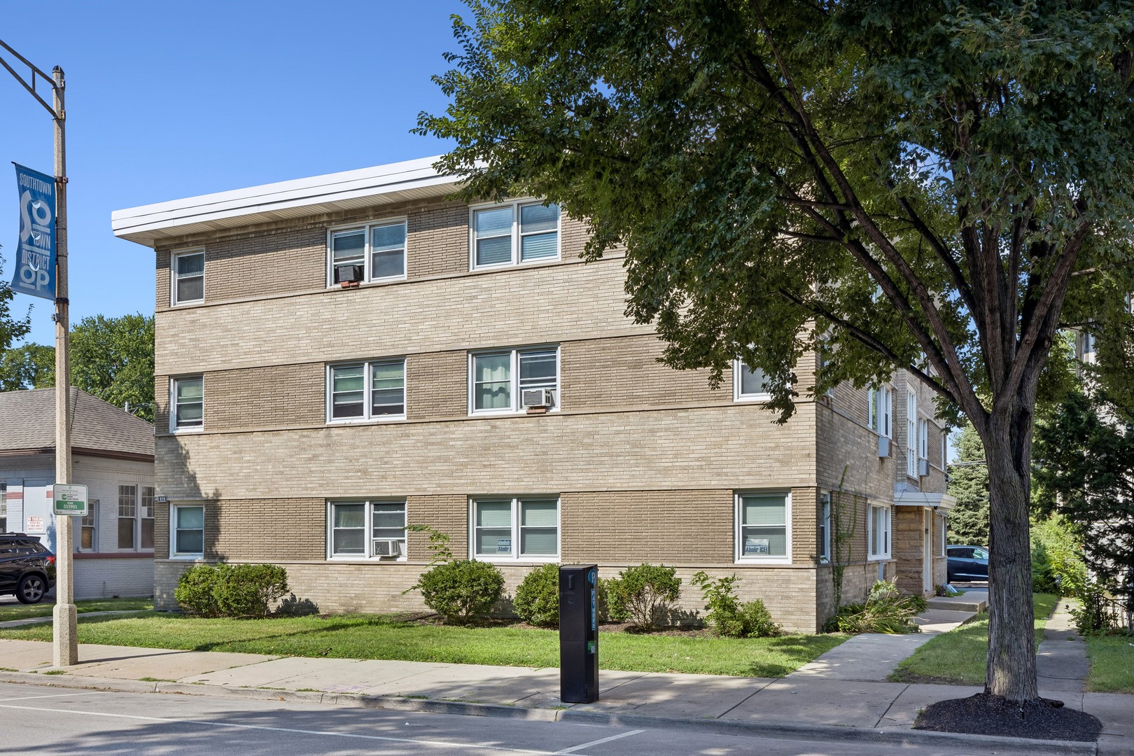 929 S Oak Park Avenue 3ne Property Photo 1
