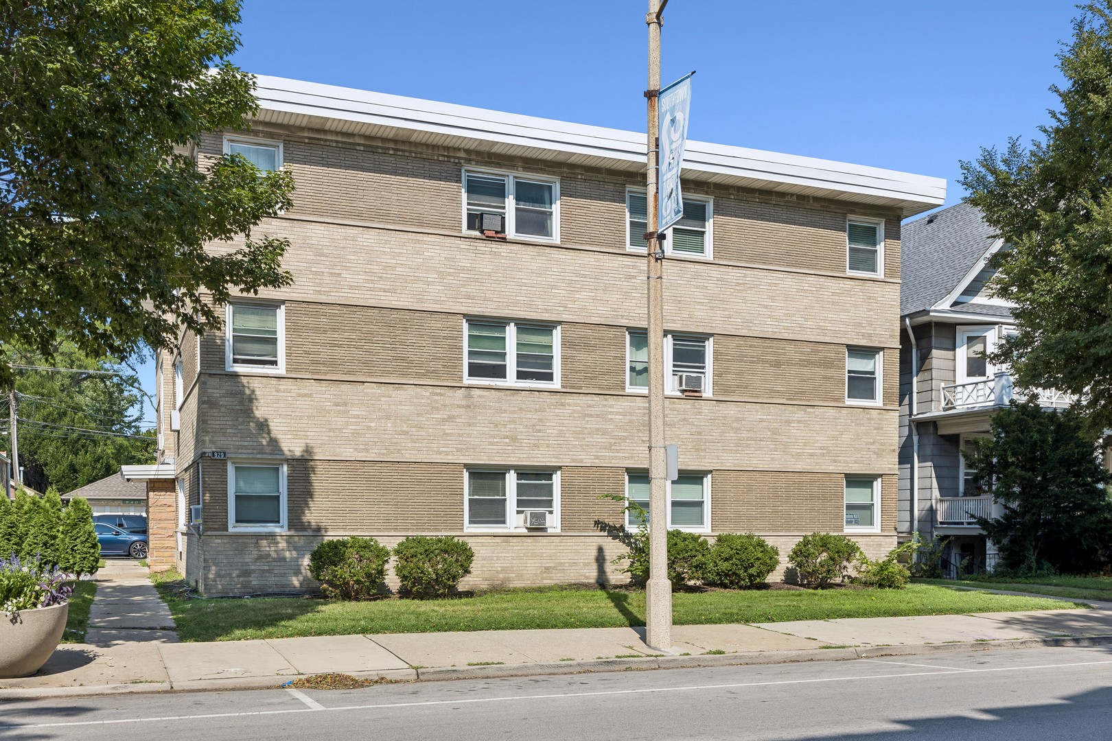 929 S Oak Park Avenue 3ne Property Photo 2