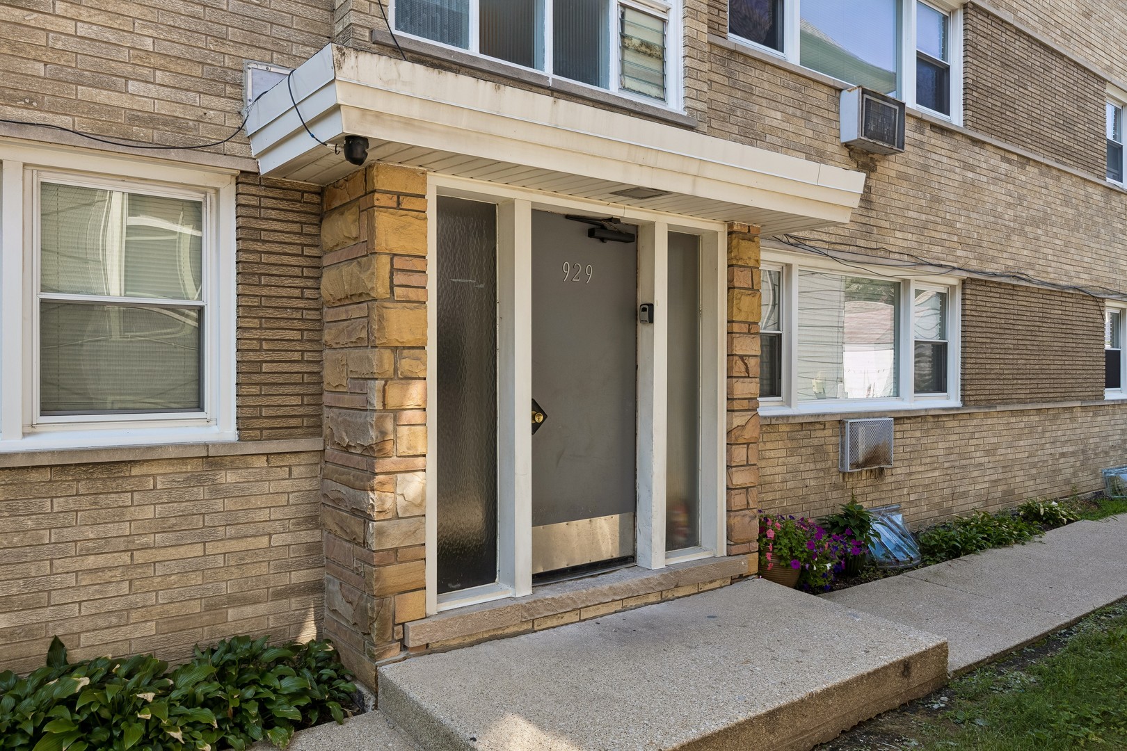 929 S Oak Park Avenue 3ne Property Photo 3