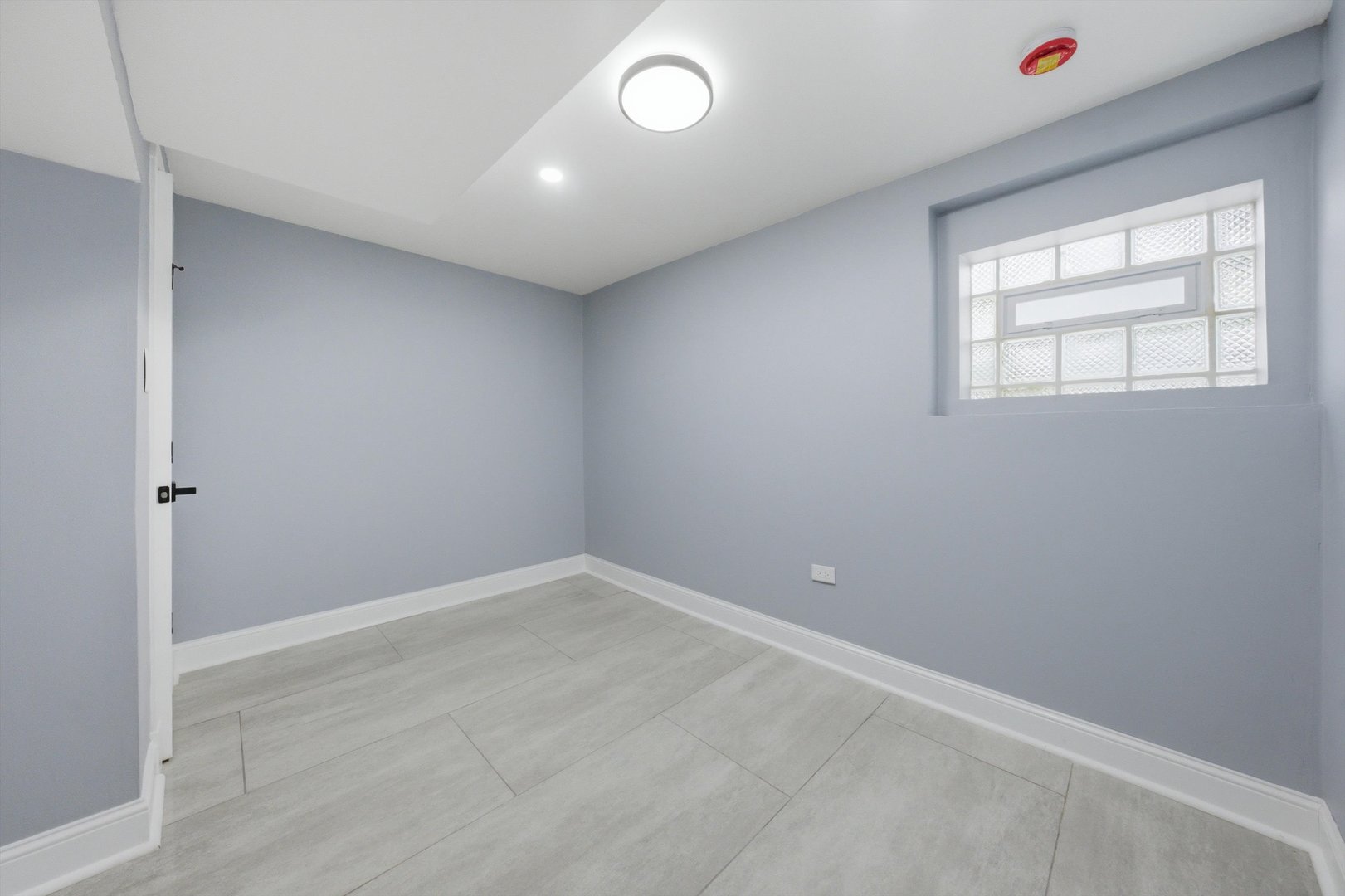 7545 S Rhodes Avenue Property Photo 15