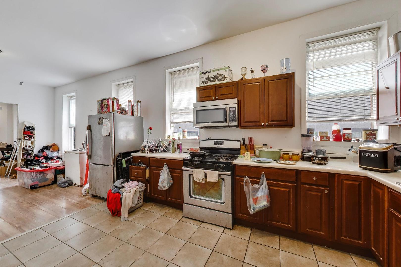 1418 S Saint Louis Avenue Property Photo 11