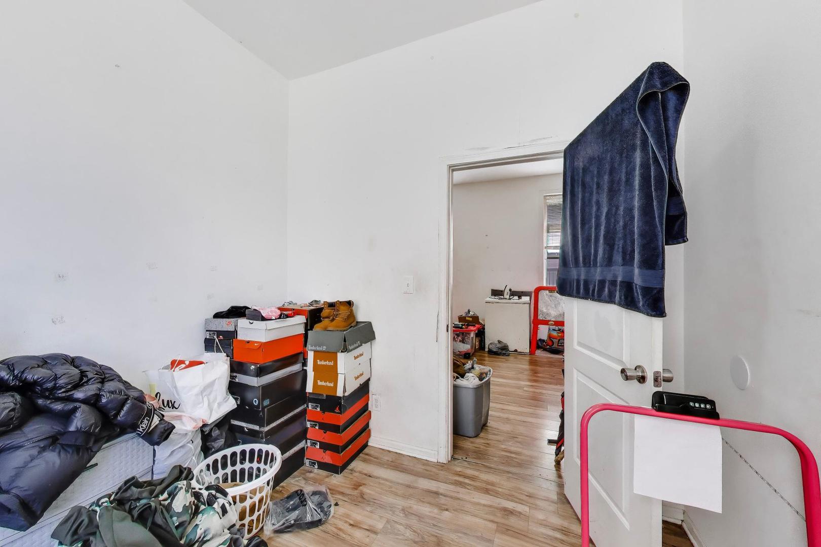 1418 S Saint Louis Avenue Property Photo 12
