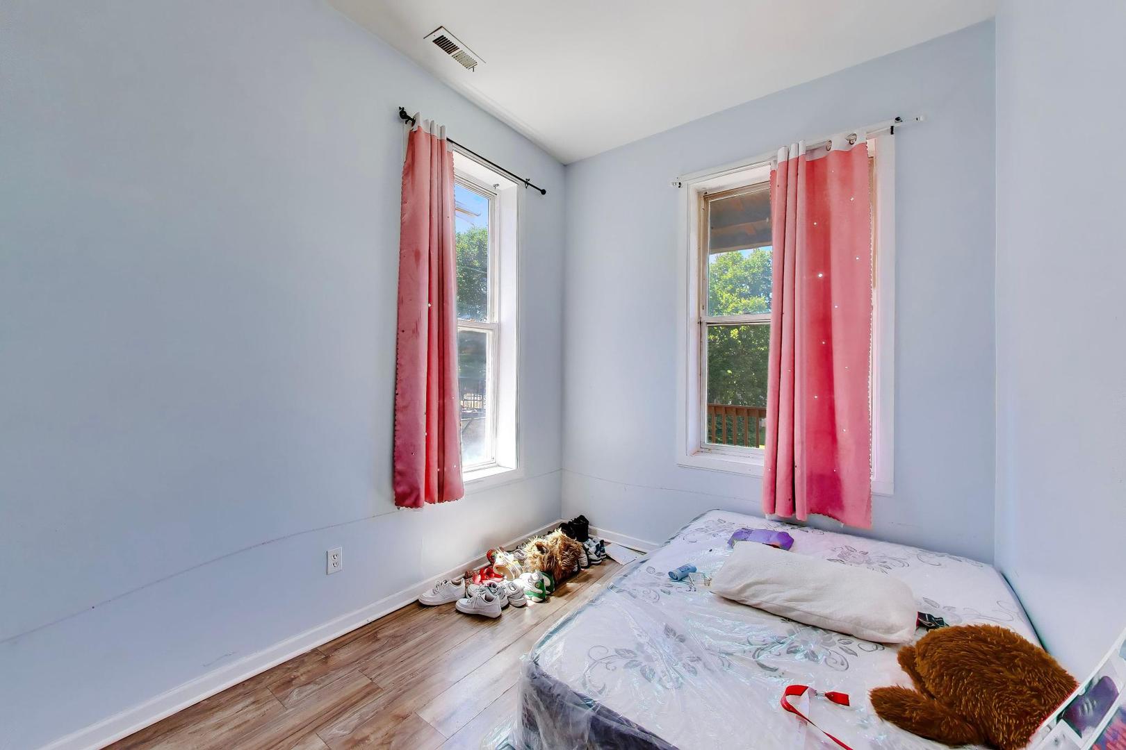 1418 S Saint Louis Avenue Property Photo 29