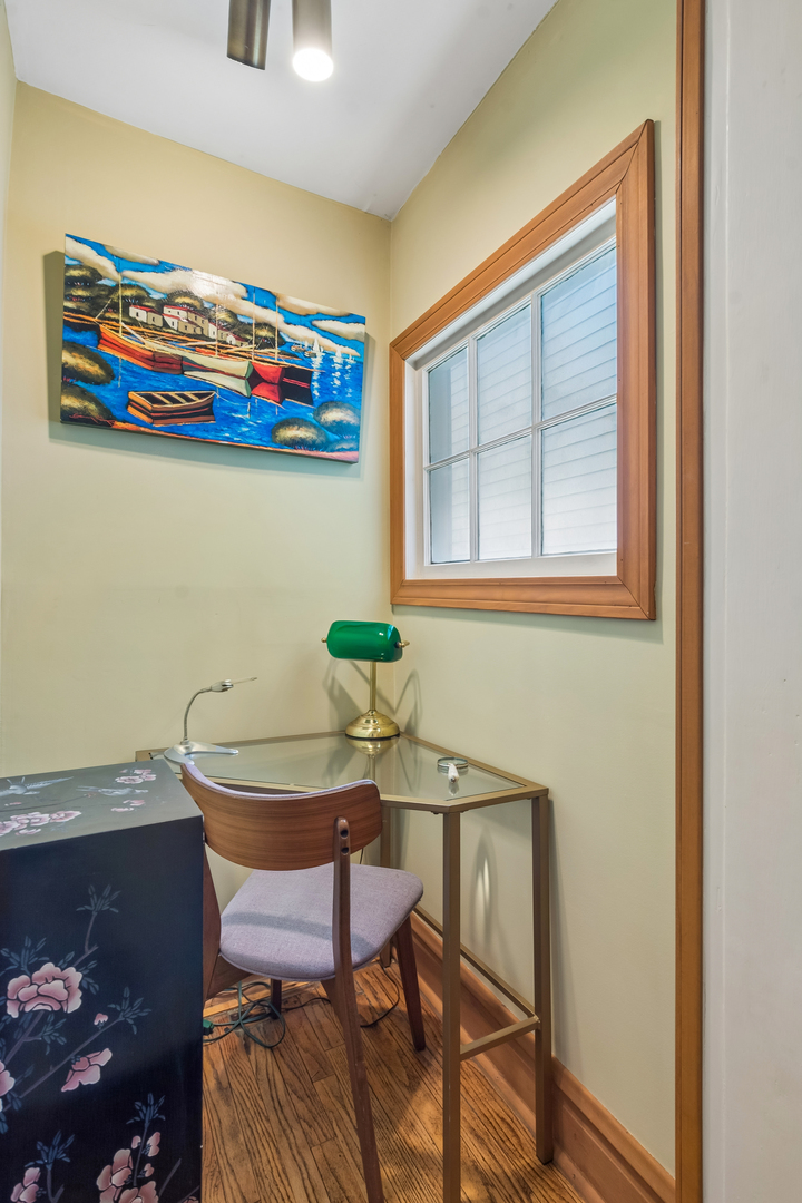 1730 W Winona Street Property Photo 5