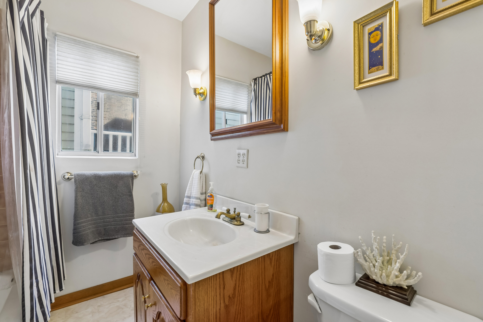 1730 W Winona Street Property Photo 6