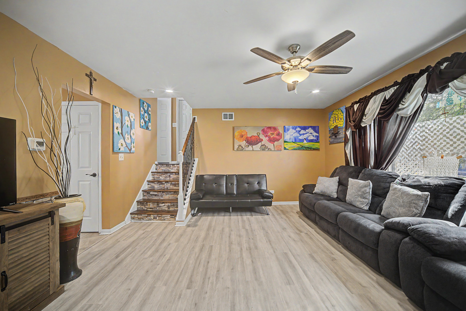 8043 Salisbury Avenue Property Photo 2