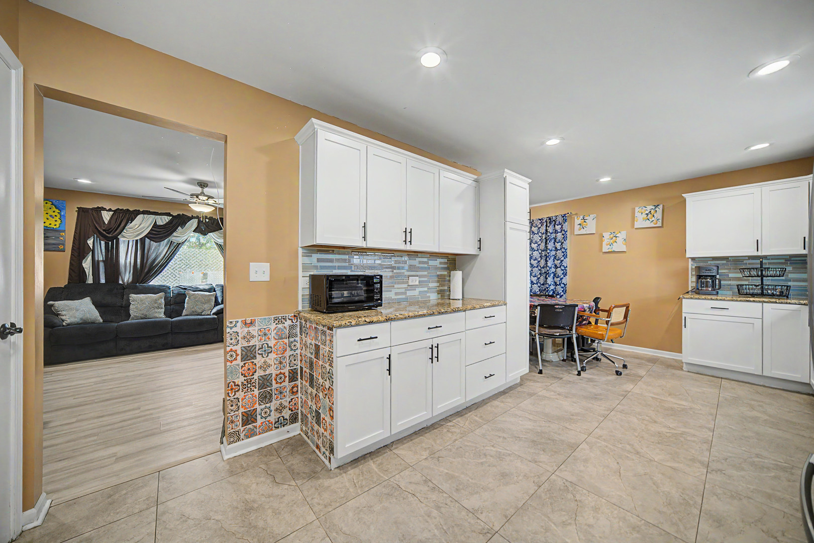 8043 Salisbury Avenue Property Photo 4