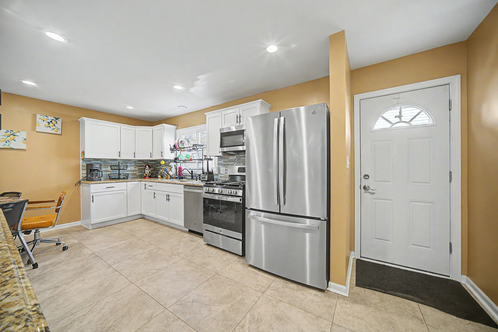 8043 Salisbury Avenue Property Photo 6