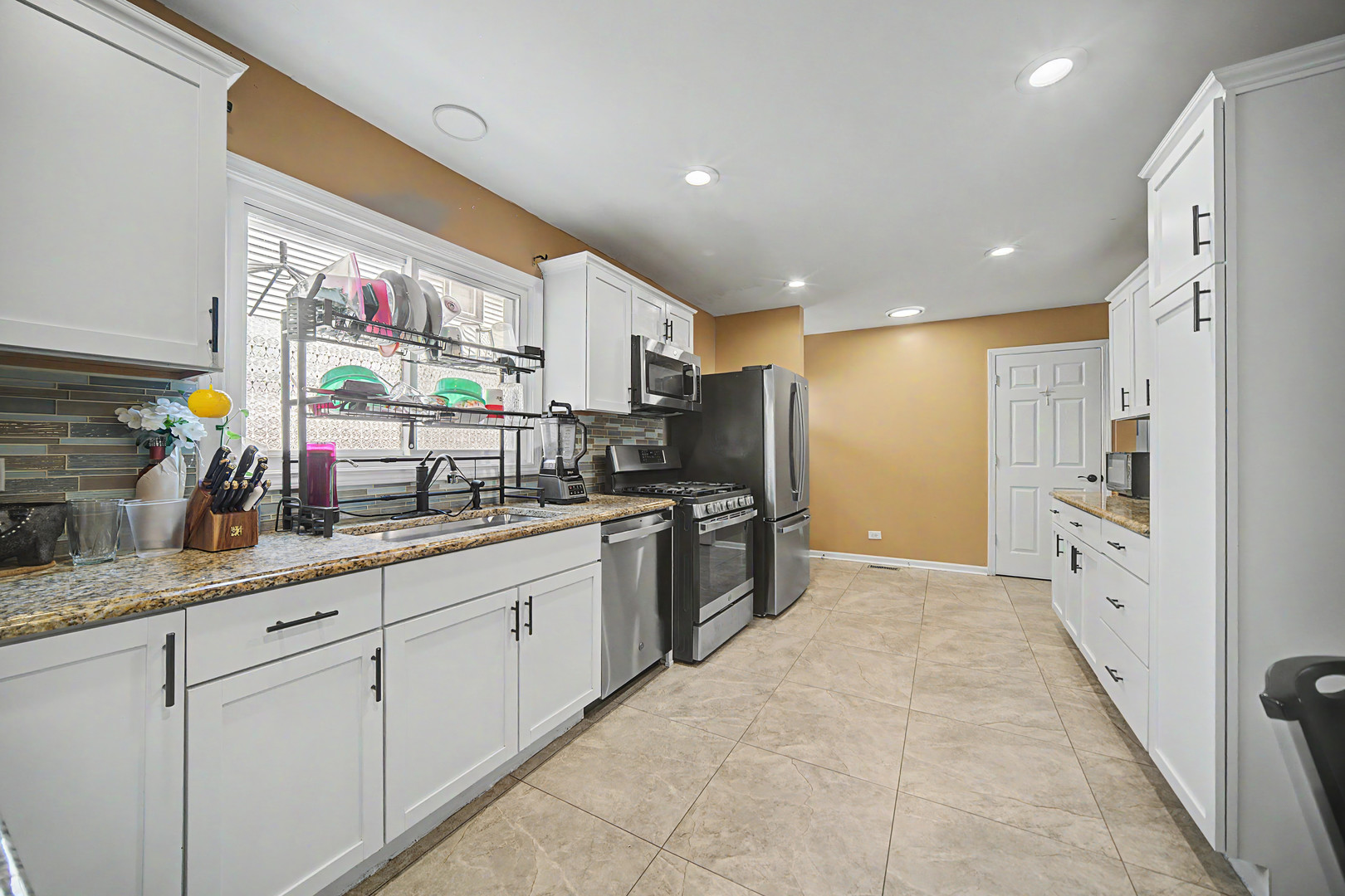 8043 Salisbury Avenue Property Photo 8