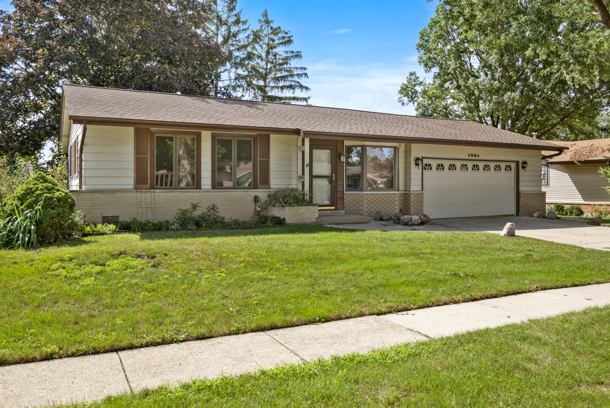 1086 Hickory Lane Property Photo 1