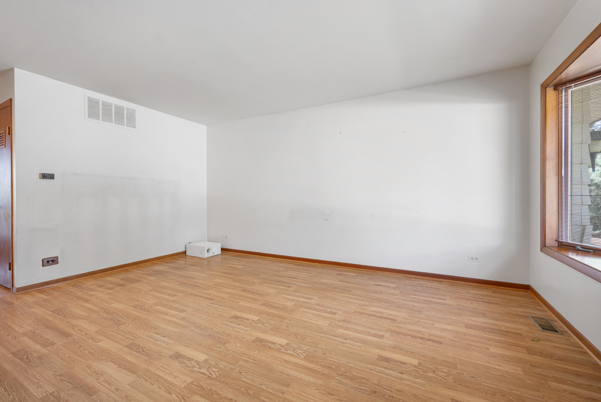 1086 Hickory Lane Property Photo 3