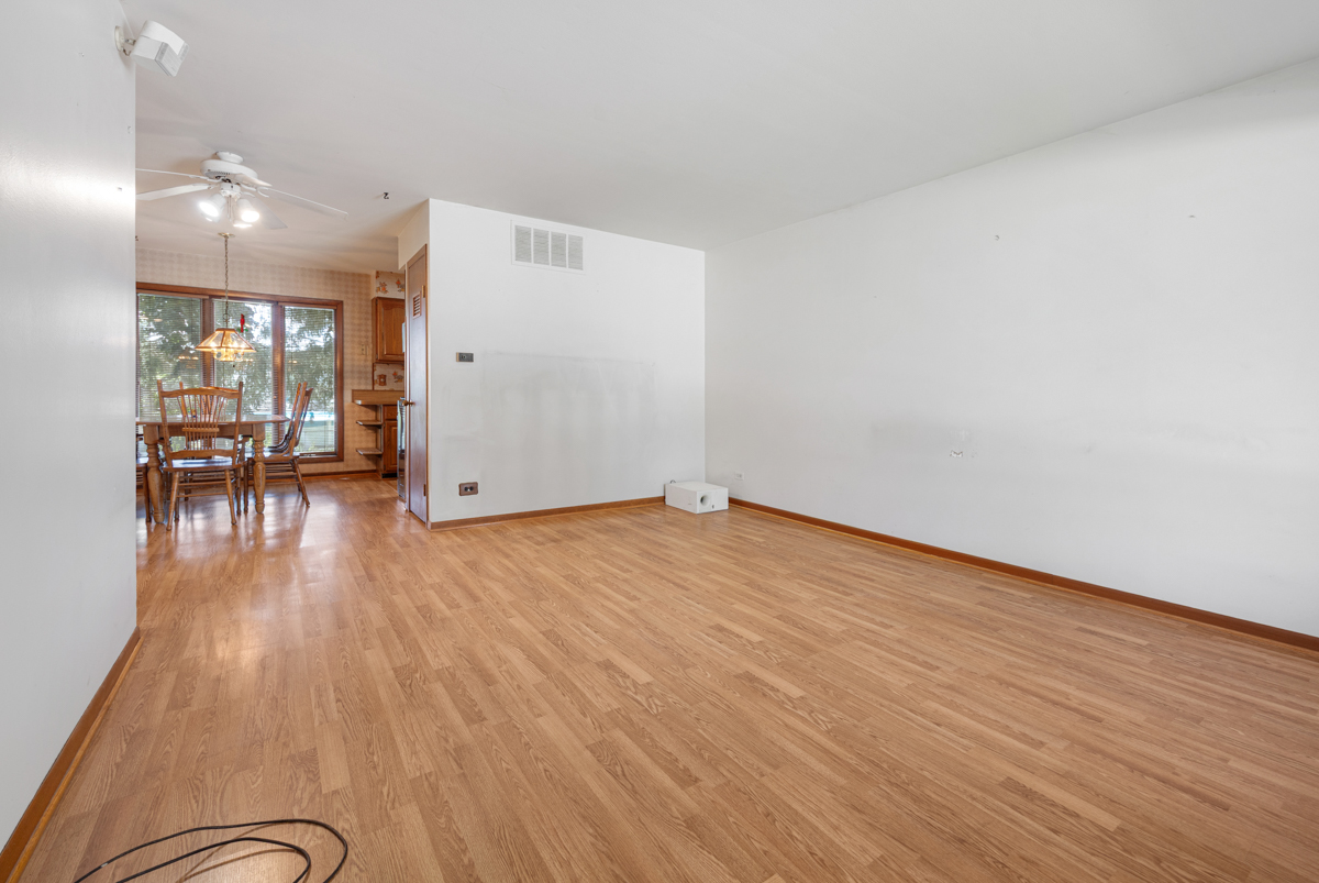 1086 Hickory Lane Property Photo 4