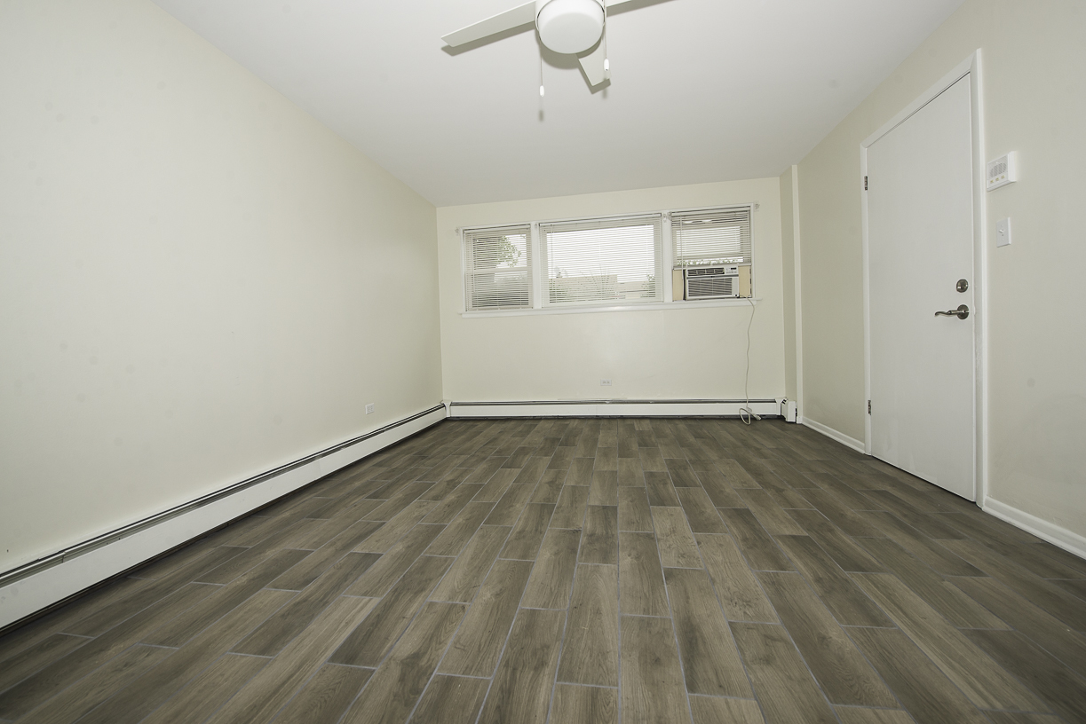 2402 N 76 Court G Property Photo 2