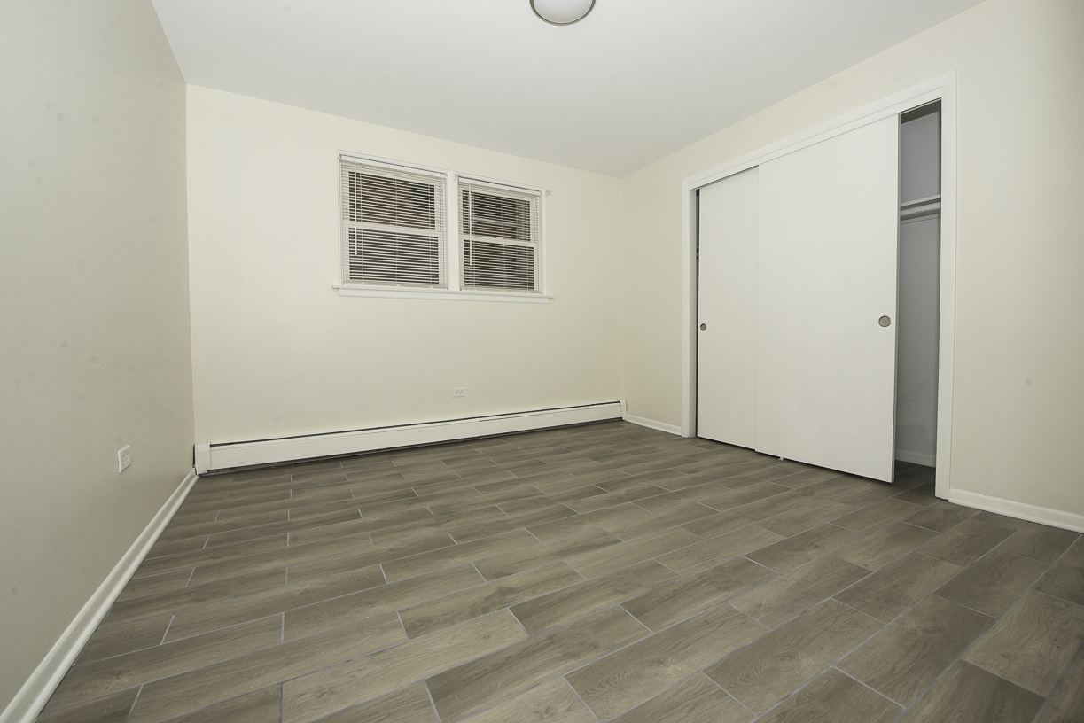 2402 N 76 Court G Property Photo 5