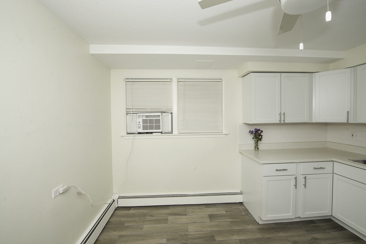 2402 N 76 Court G Property Photo 13