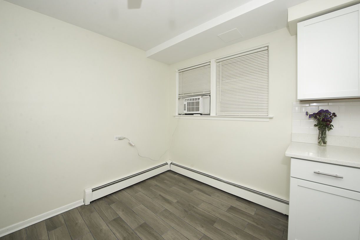 2402 N 76 Court G Property Photo 14
