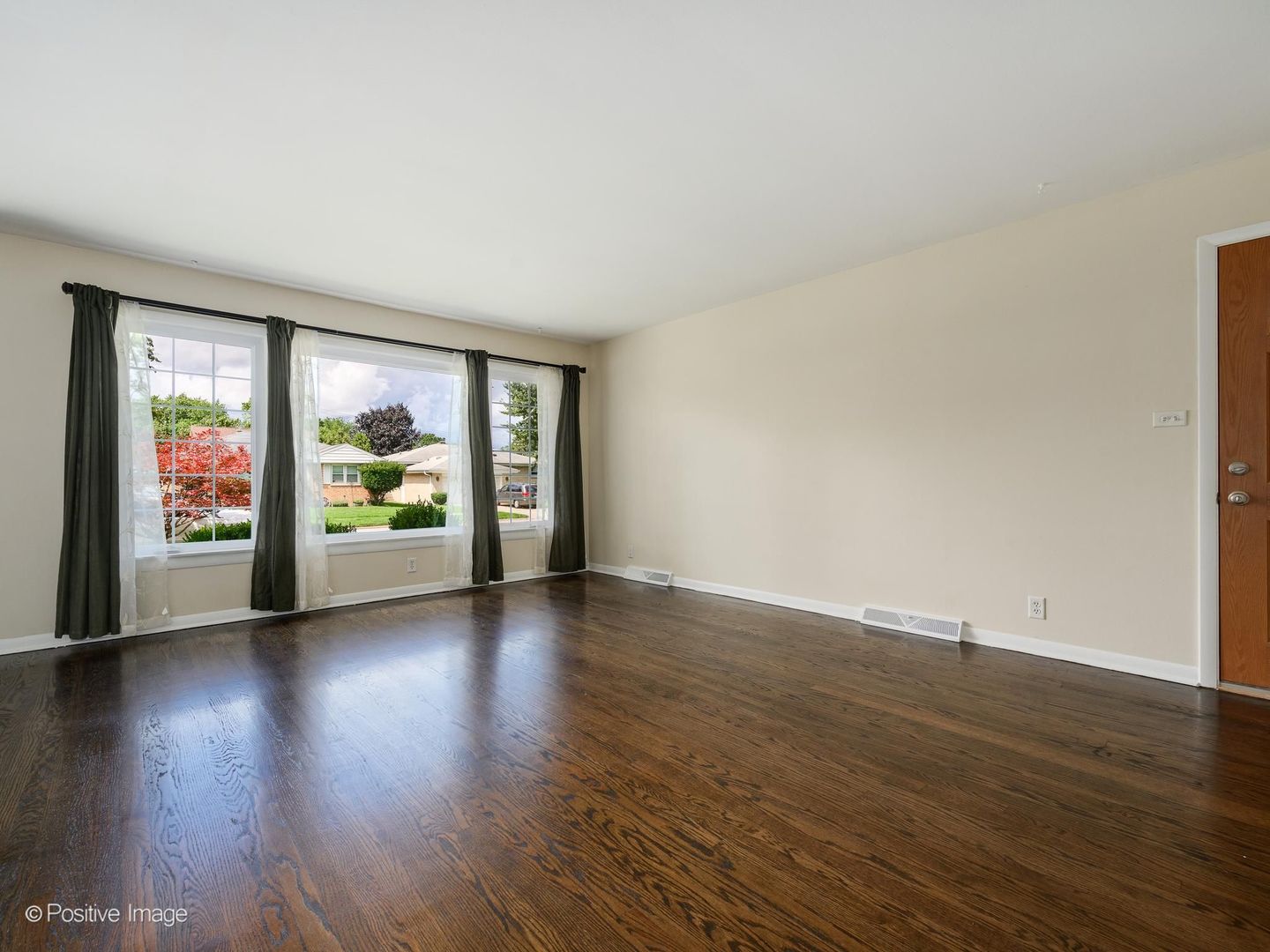 8211 Mango Avenue Property Photo 3