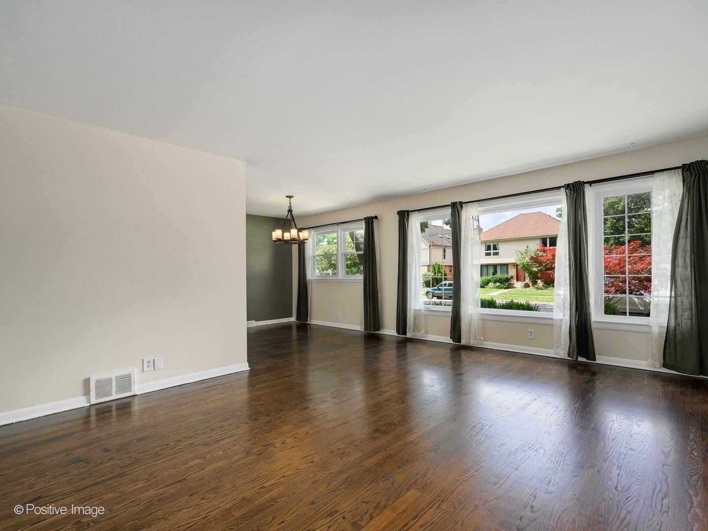 8211 Mango Avenue Property Photo 6