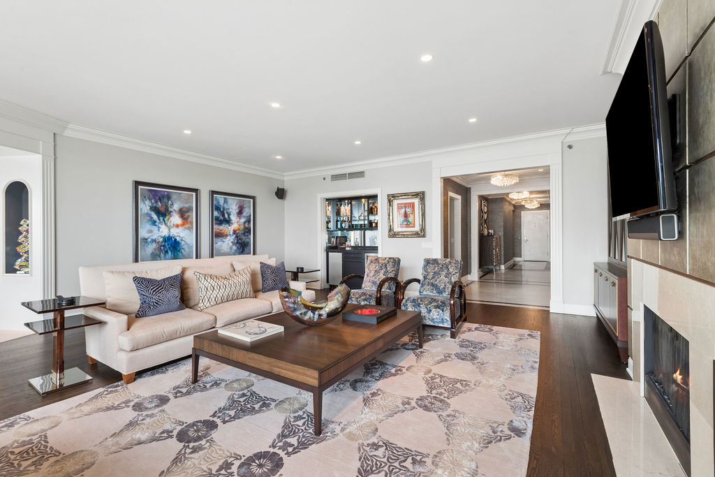 840 N Lake Shore Drive 401-402 Property Photo 5