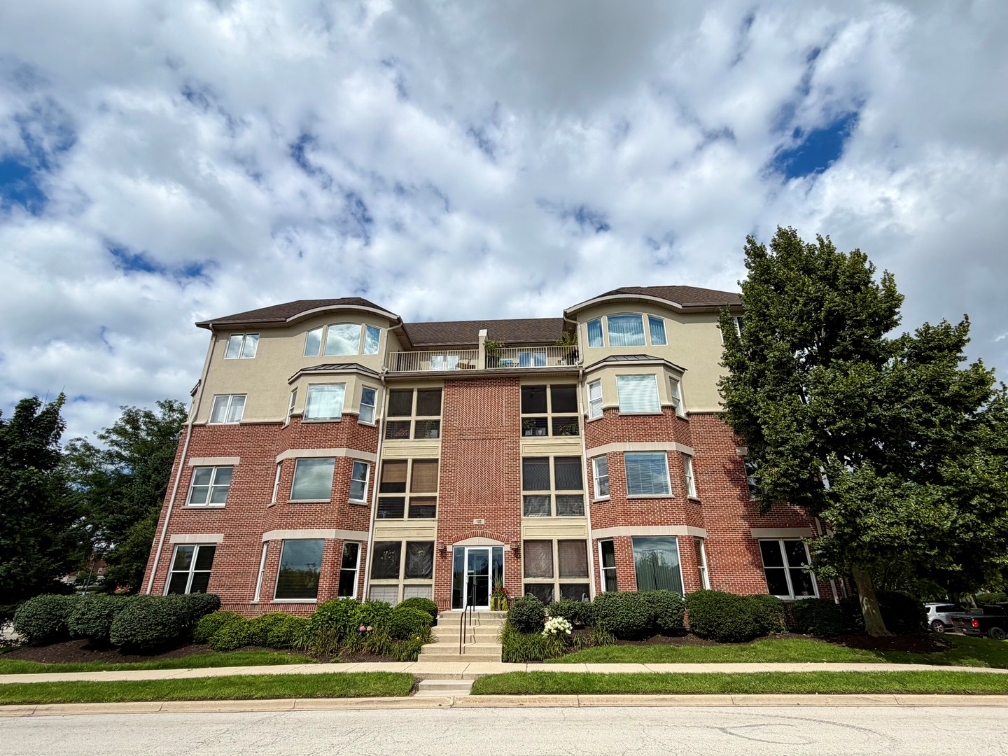 100 N River Lane 401
