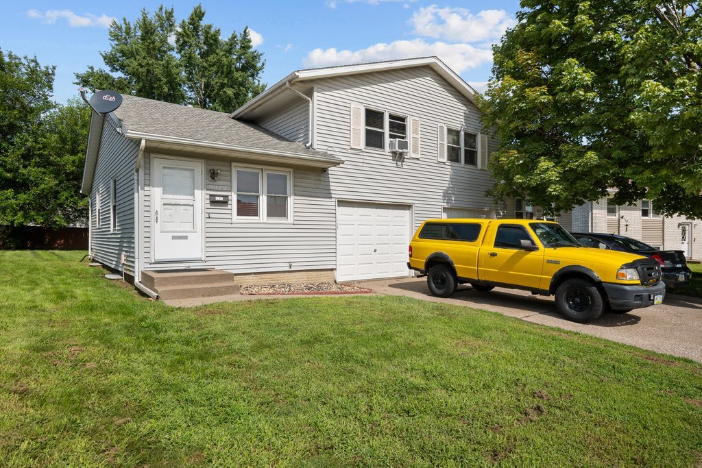 3020 N Michigan Avenue Property Photo 1